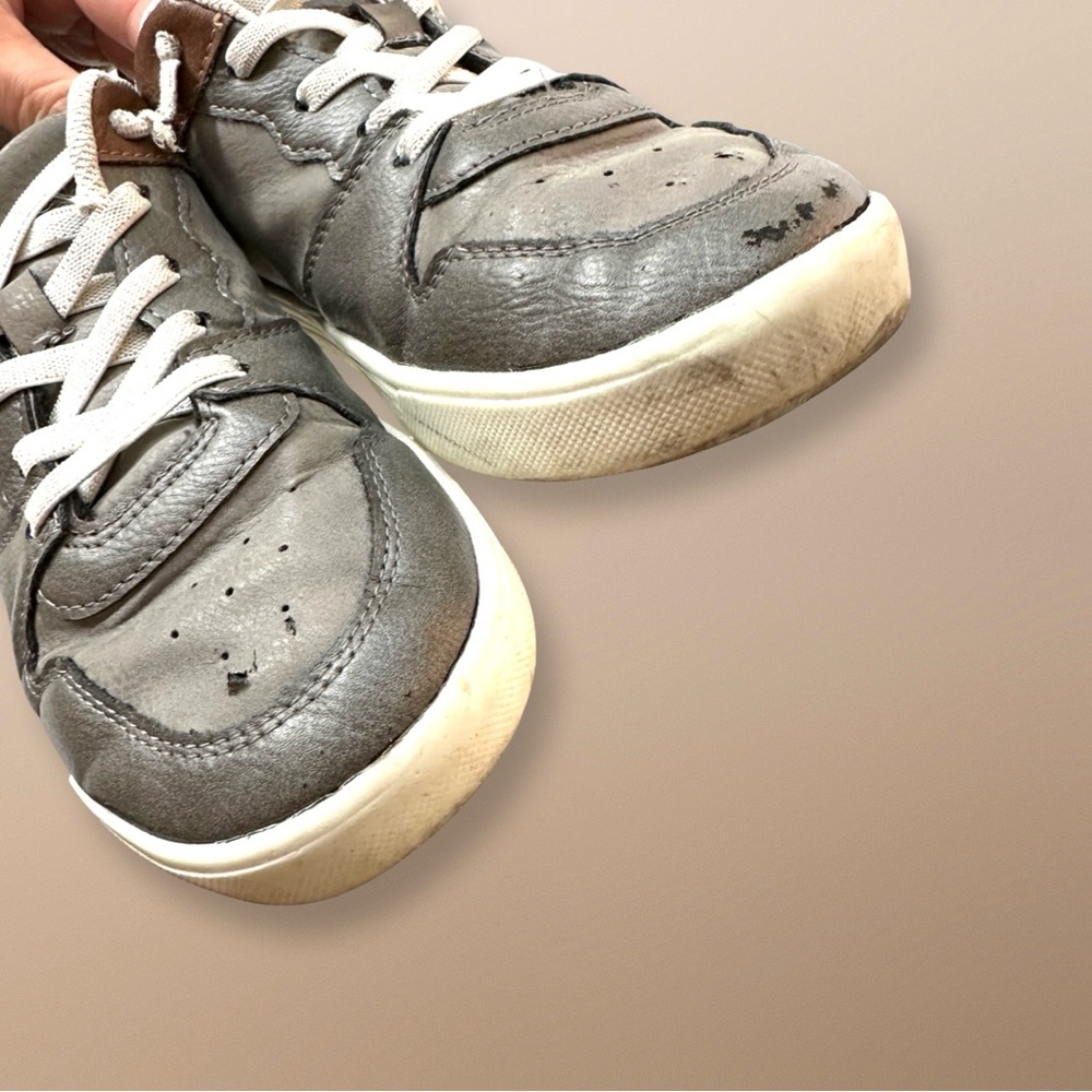⭐️ 5 for $25 OshKosh B'gosh Brown and Gray Boys’ Sneakers Size 2 - Picture 7 of 11